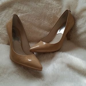 Michael Kors flex mid patent pump